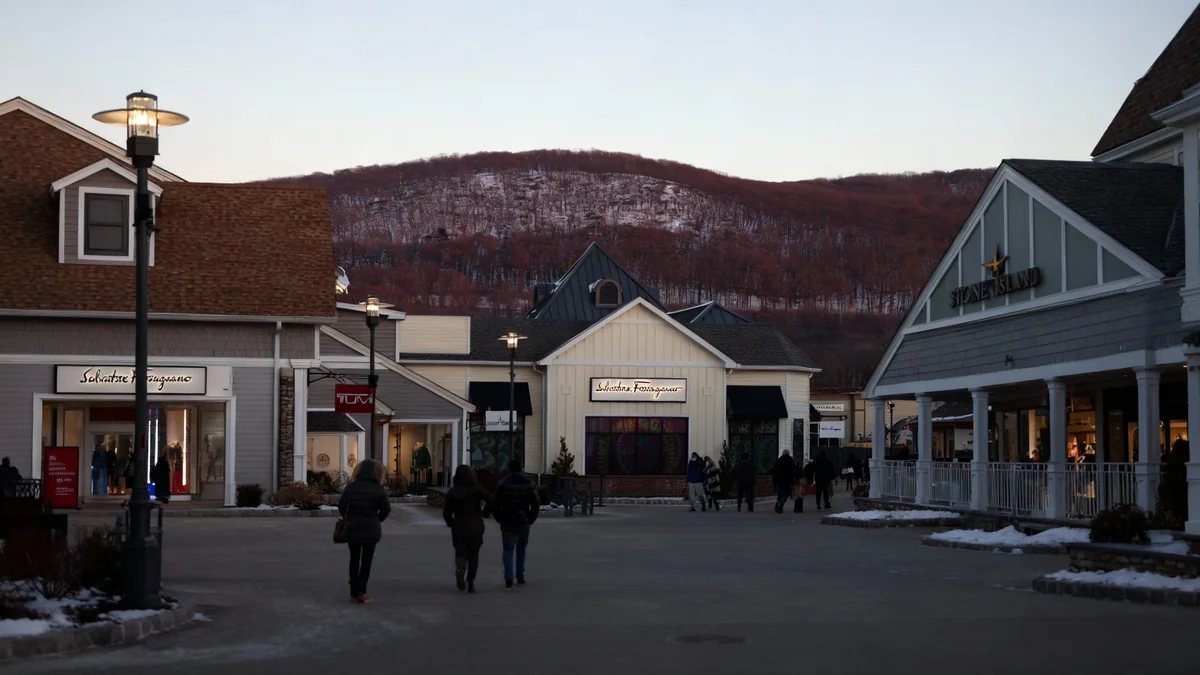 Simon Property Group Raises Forecast on Strong Leasing Demand